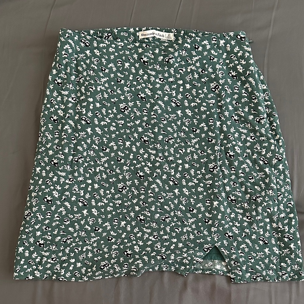 Abercrombie and Fitch Green Floral Mini Skirt